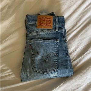 Size 25 Levi’s skinny jeans